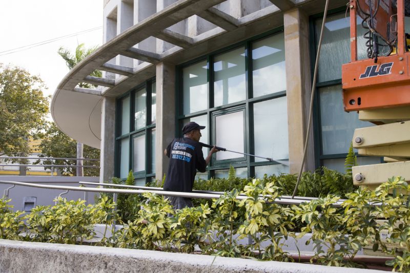 Professional Powerwashing Crew